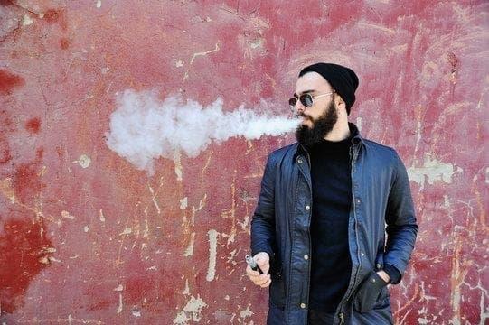 Dampfer Shop te explica la diferencia entre vaper y cigarrillo electrónico y ofrece una guía práctica para elegir